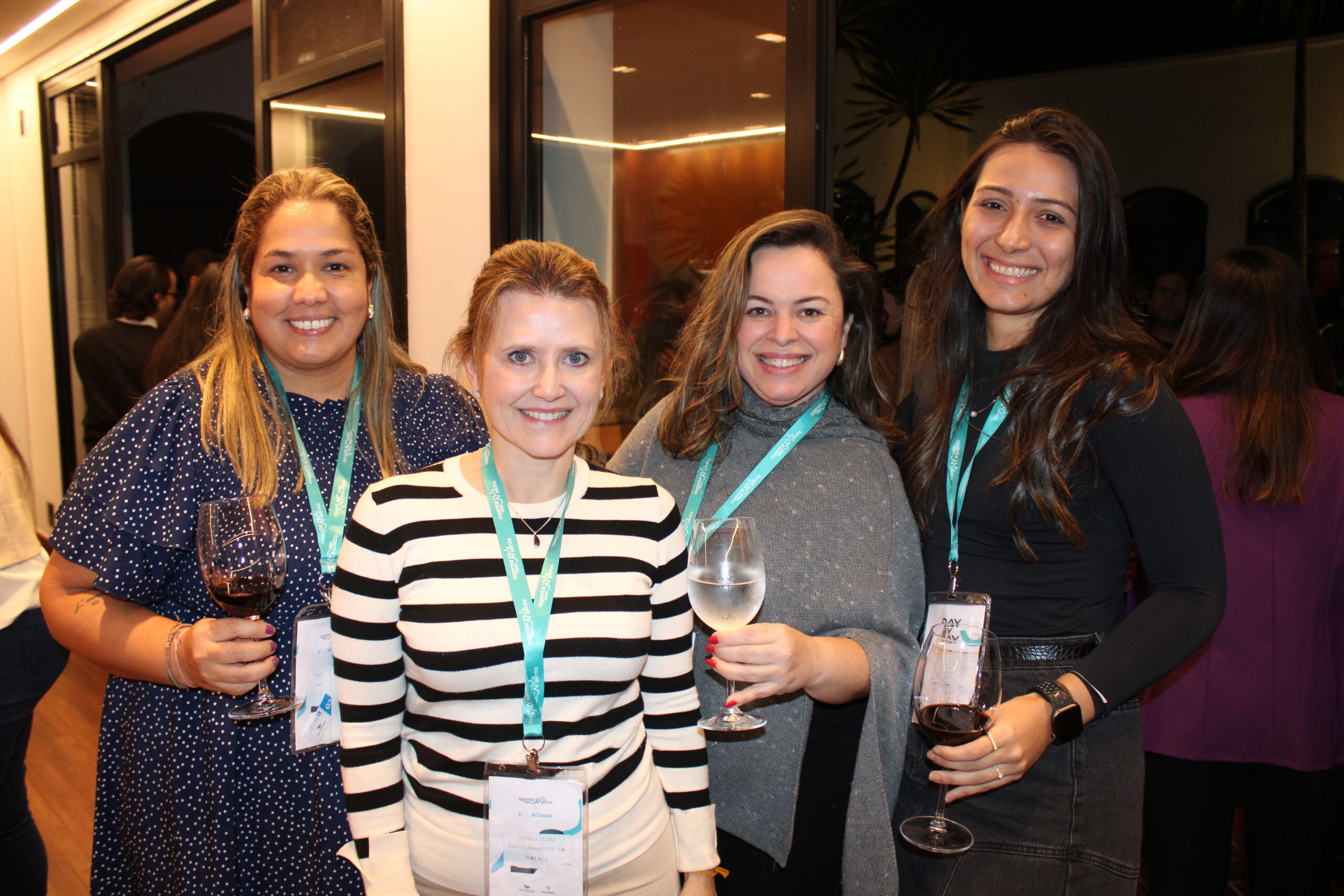 Debora Guatura, da MayTravelTur, Andrea Vieira, da Evolução Viagens, Débora Barros, da Outback Viagens, e Thais Gonçalves, da I Love Travel Debora Guatura, da MayTravelTur, Andrea Vieira, da Evolução Viagens, Débora Barros, da Outback Viagens, e Thais Gonçalves, da I Love Travel