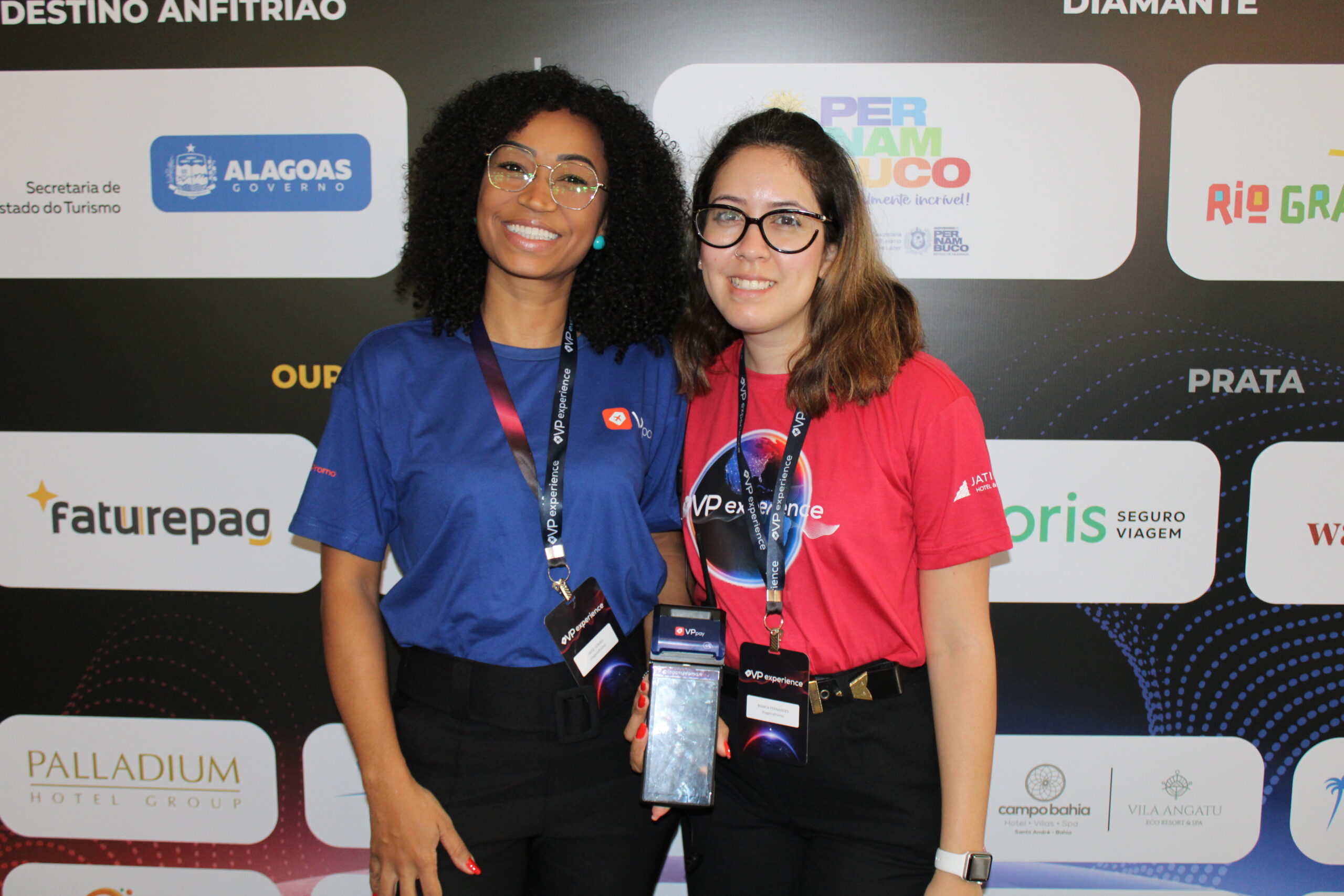 Deise Gomes e Bianca Fernandes, da ViagensPromo Deise Gomes e Bianca Fernandes, da ViagensPromo