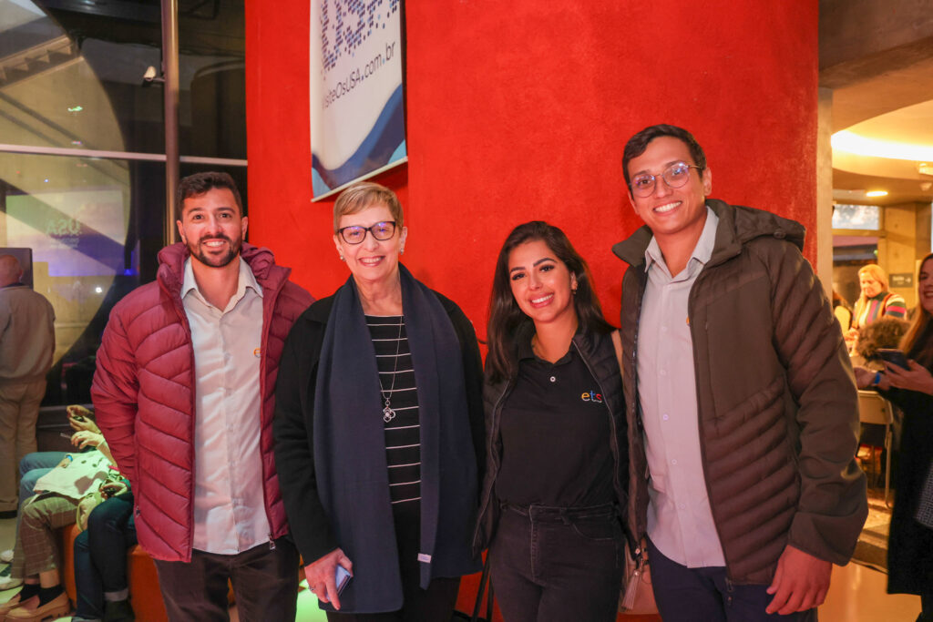 Douglas Diniz, Bárbara Picolo, Giovana Bozza e Breno Golob, da ETS