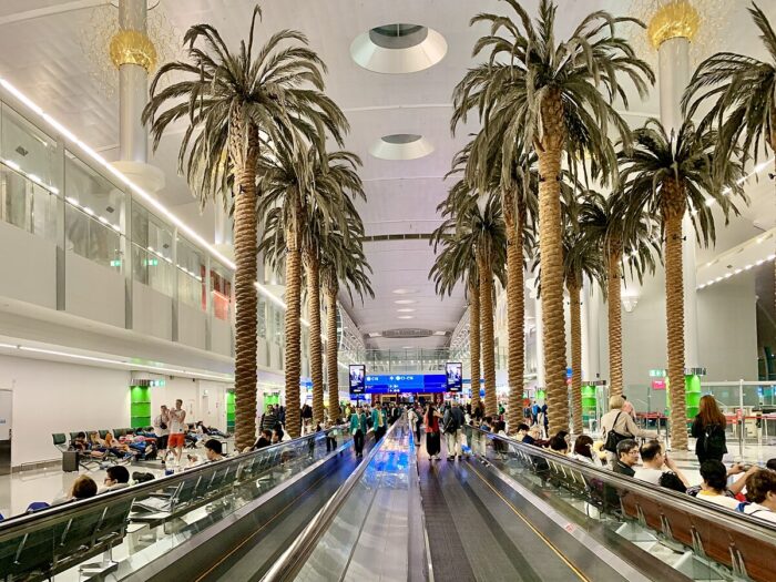 Dubai International Airport interior of Terminal 3 2019 14 e1723144332879 Aeroporto Internacional de Dubai recebeu quase 45 milhões de passageiros no 1º semestre de 2024