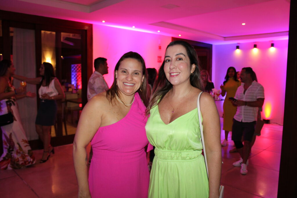 Elaine Silva , da Royal Turismo e Karla Salerno, da DMTur