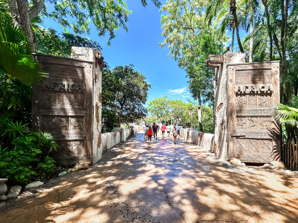 Entrada para o pavilhão África