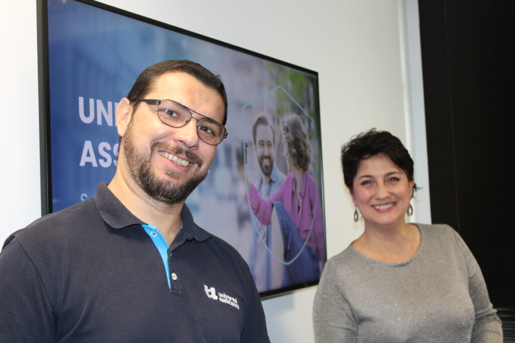 Equipe da Universal Assistance oferece treinamento