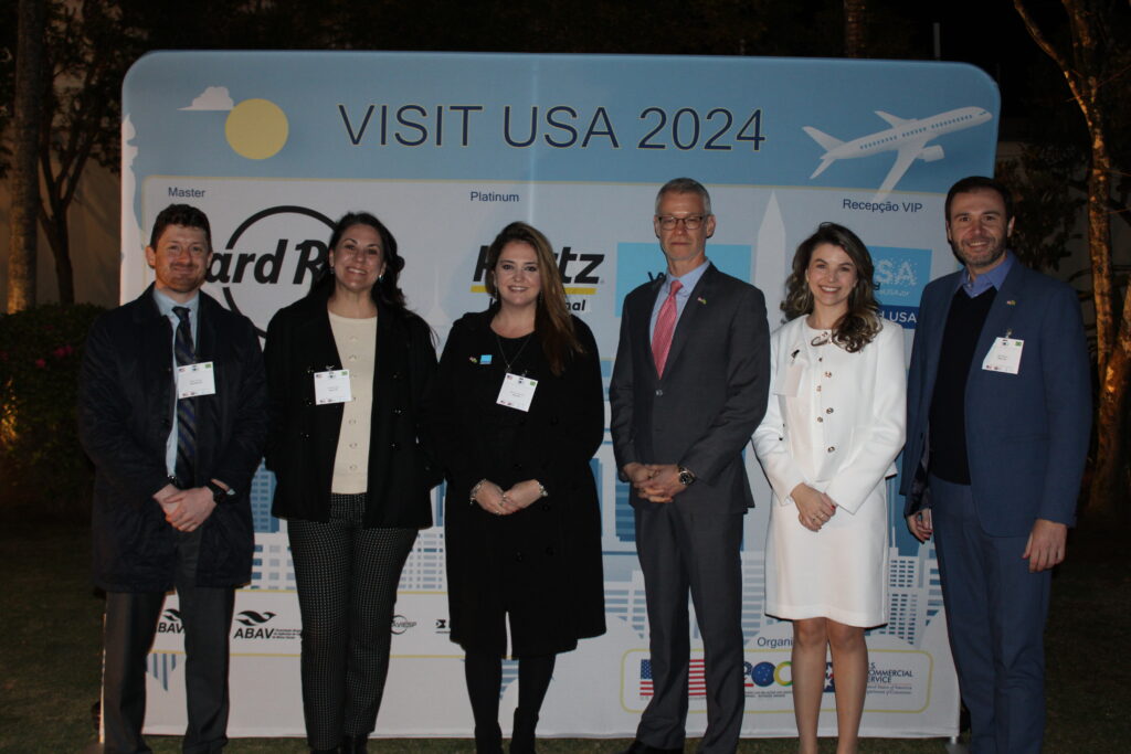 Equipe do consulado com equipe do Brand USA
