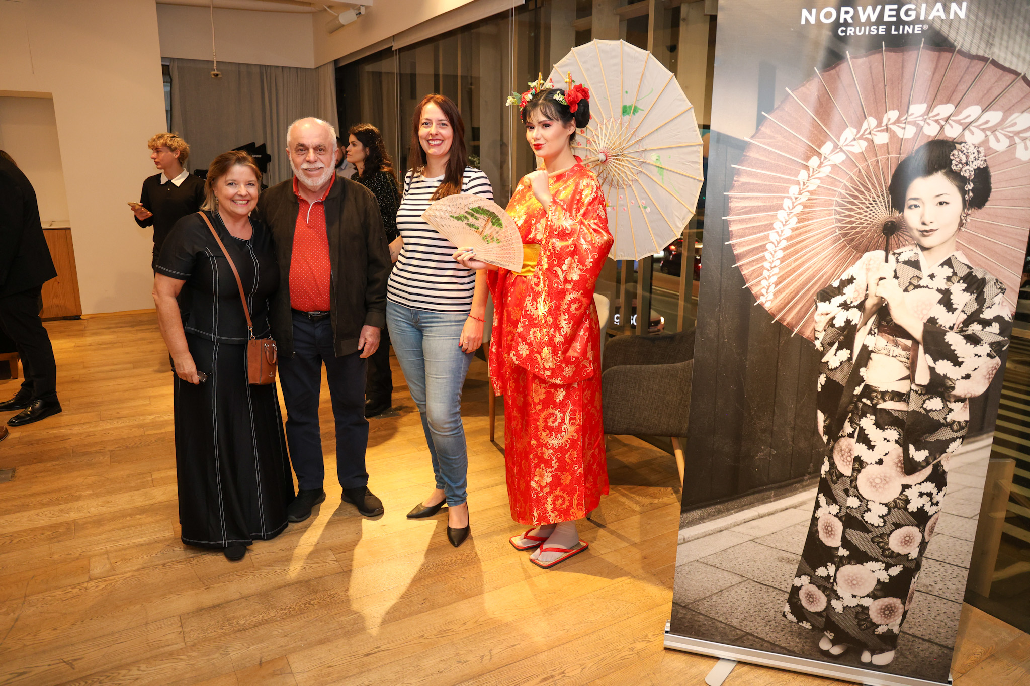 Estela Farina da NCL, Ilya Hirsch e Juliana Arias da Qualitours