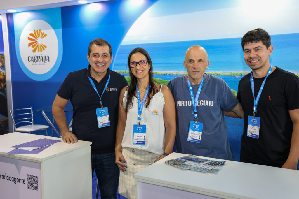 Fábio Caires, da Sueds Hotel, Luciana Gomez, da Baia Cabralia Hotel, João Batista, do Hotel Príncipe do Muta, e Leonardo Antunes, da Setur-Santa Cruz Cabrália-BA