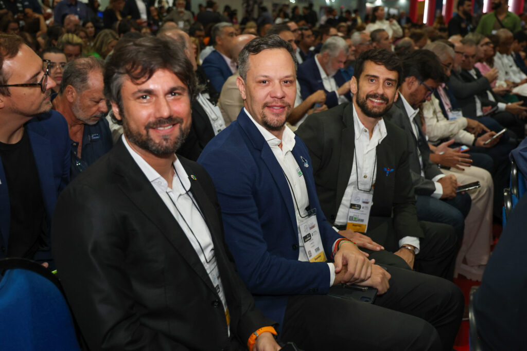 Fábio Montanheiro e Bruno Reis, da Embratur, e Bruno Wendling, diretor da FUNDTUR-MS Fábio Montanheiro e Bruno Reis, da Embratur, e Bruno Wendling, diretor da FUNDTUR-MS