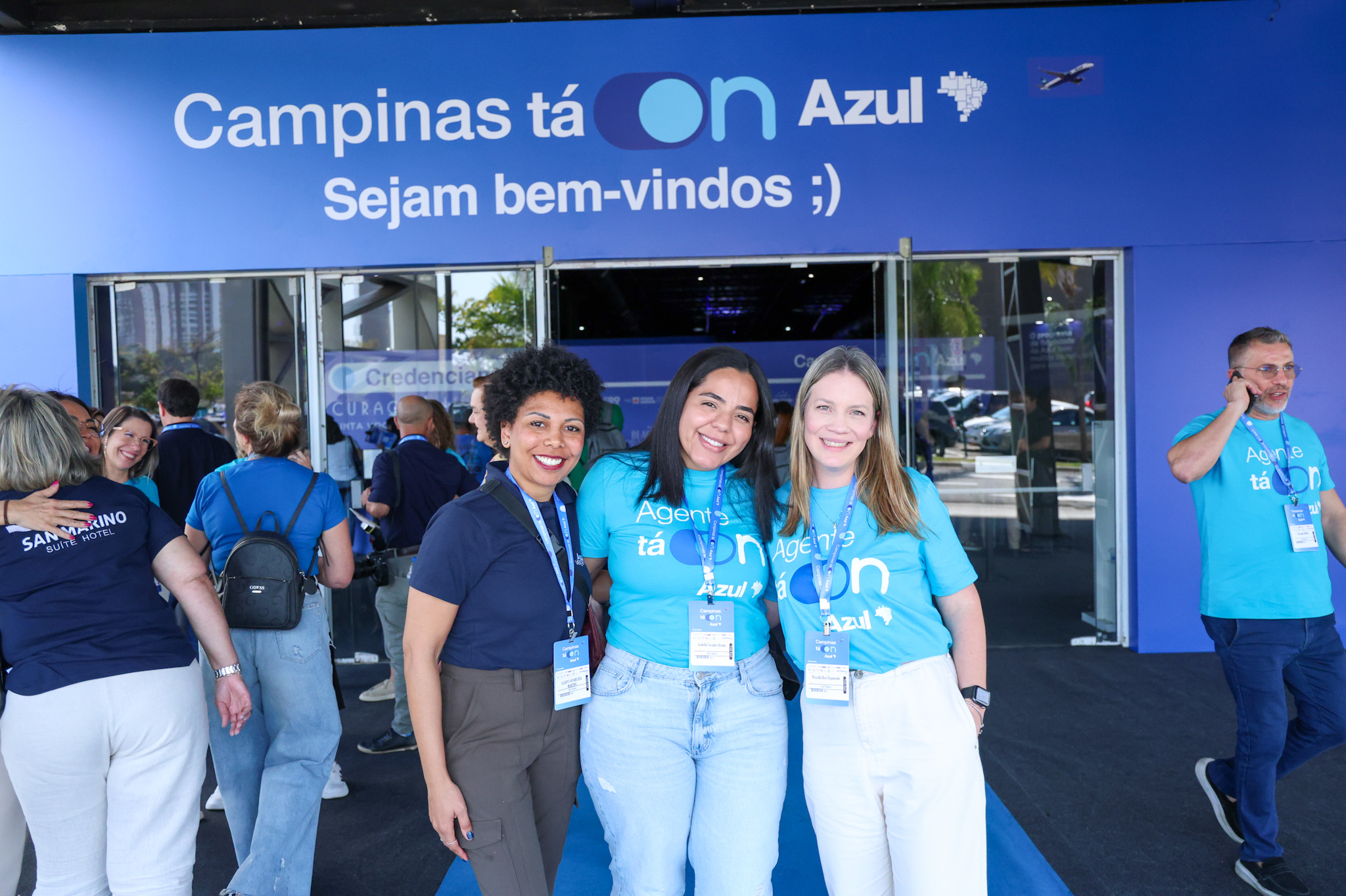 Gladys Aparecida, Isabella Araújo e Priscilla Bari, da Azul Viagens Gladys Aparecida, Isabella Araújo e Priscilla Bari, da Azul Viagens