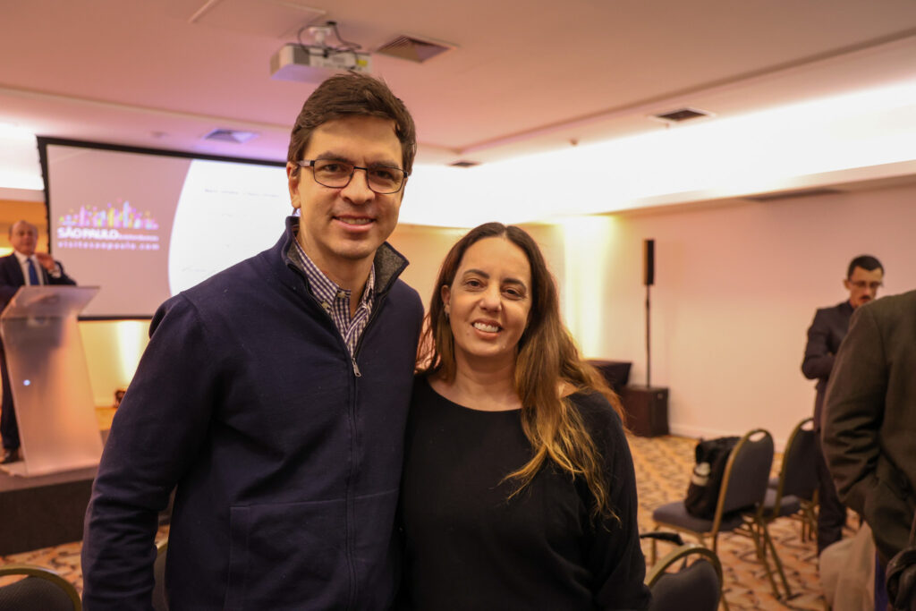 Guilherme Dietze, da Fecomercio SP e Marina Figueiredo, da Braztoa