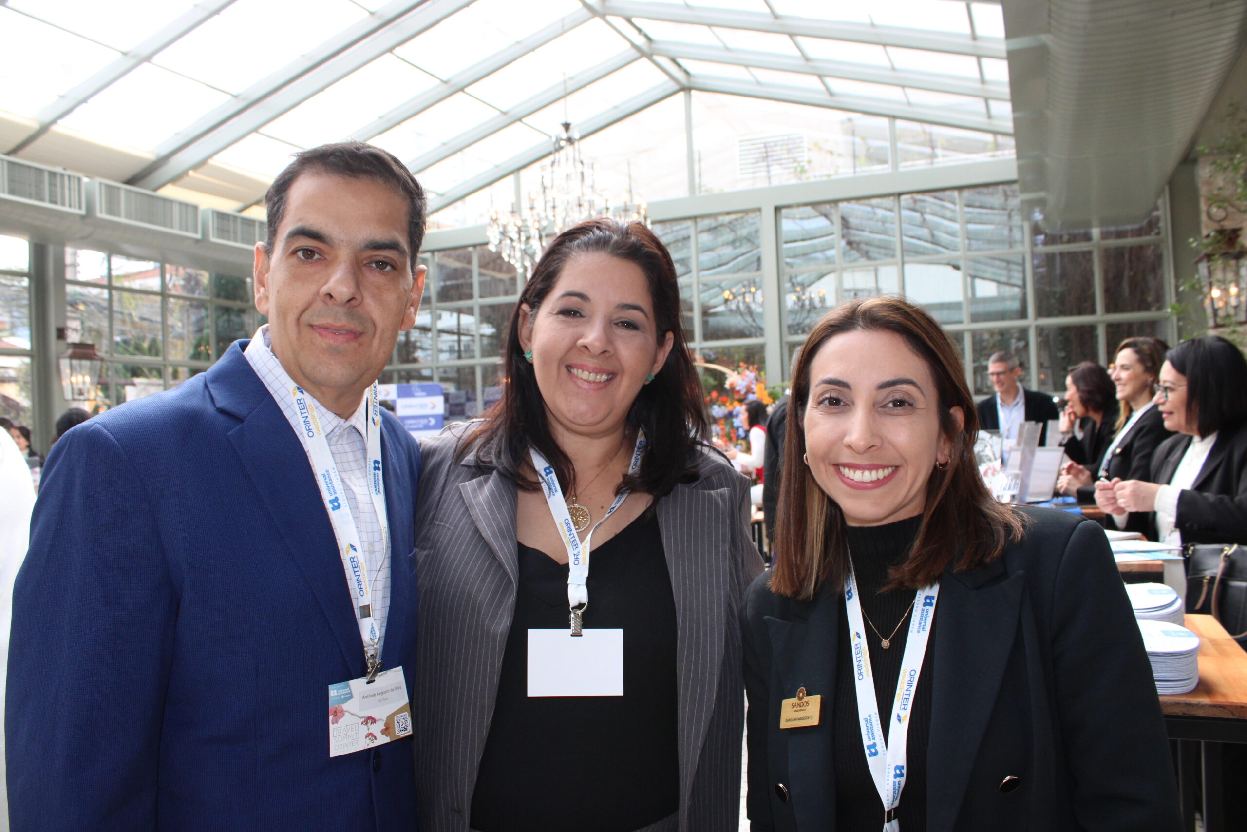 Antonio Augusto da Silva e Priscila Comin, da AC Tur, e Carolina Massocato, da Sandos Hotéis & Resorts Antonio Augusto da Silva e Priscila Comin, da AC Tur, e Carolina Massocato, da Sandos Hotéis & Resorts