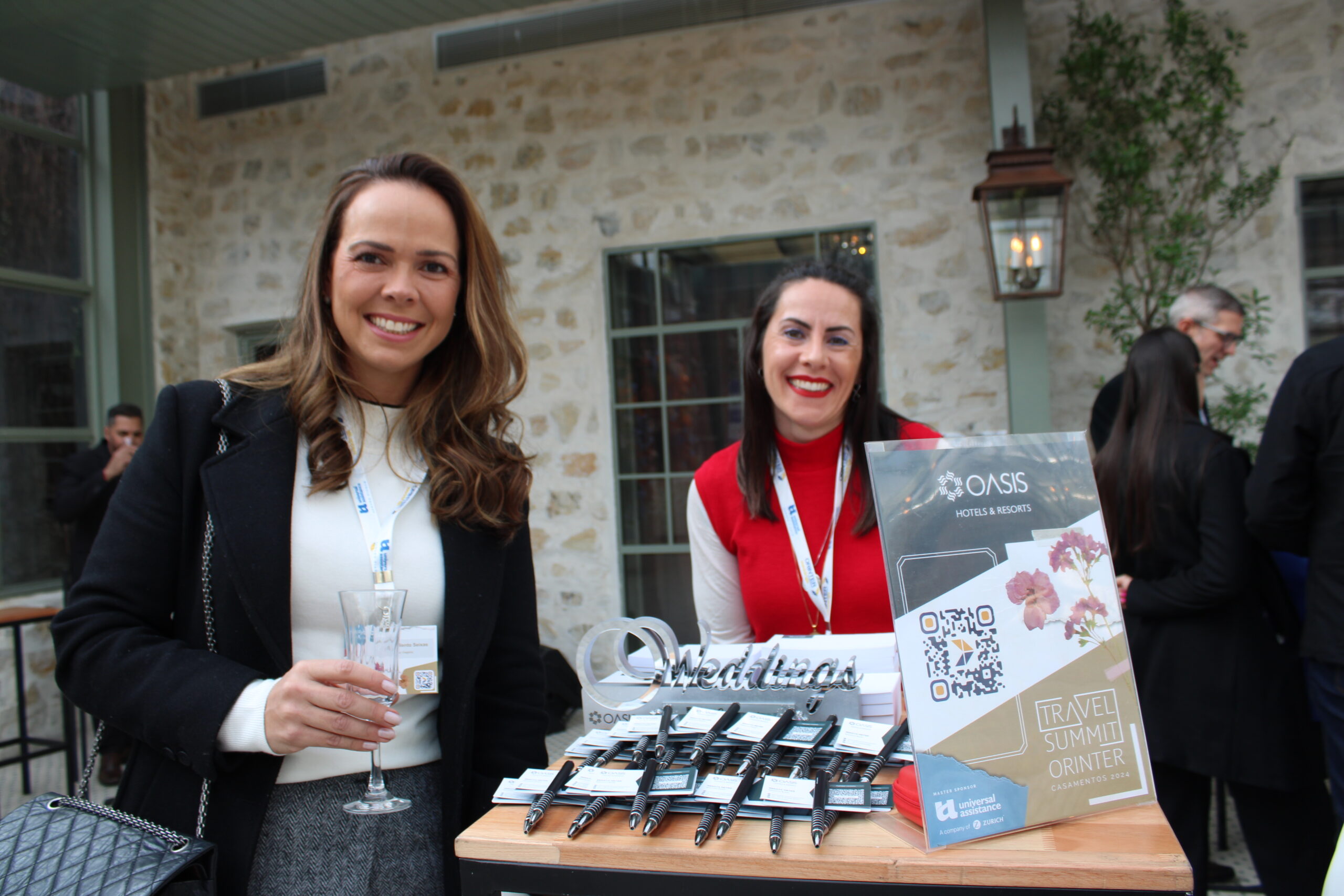 Leticia Caliento Seixas, da. Bliz Tur Viagens, e Renata Meyer, do Oasis Hotels & Resorts Leticia Caliento Seixas, da. Bliz Tur Viagens, e Renata Meyer, do Oasis Hotels & Resorts