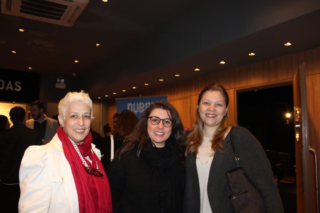 Carla Ferreira, da Diversa Turismo, entre Nely Costa e Celia Lima da Agaxtur 