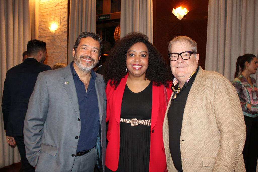 Jorge Souza, da Orinter, Wilmara Souza, da Agaxtur e DT Munich, CEO do Experience Kissimmee