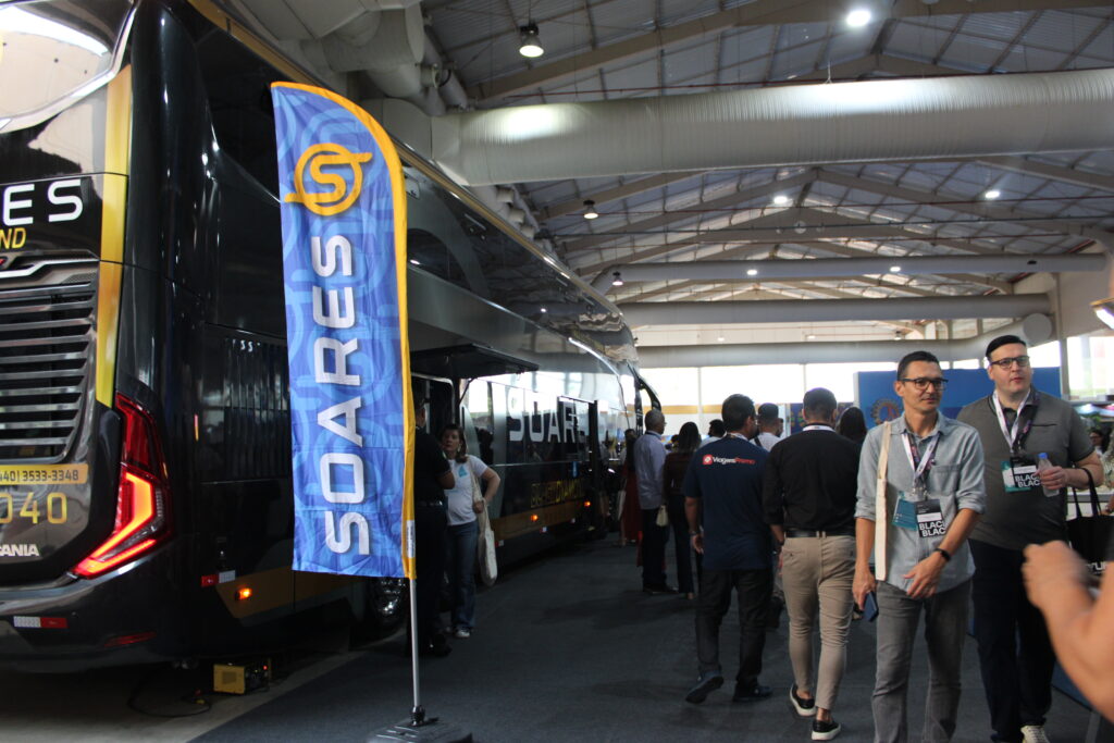 Ativação da Viação Soares contou com ônibus de dois andares para visitação