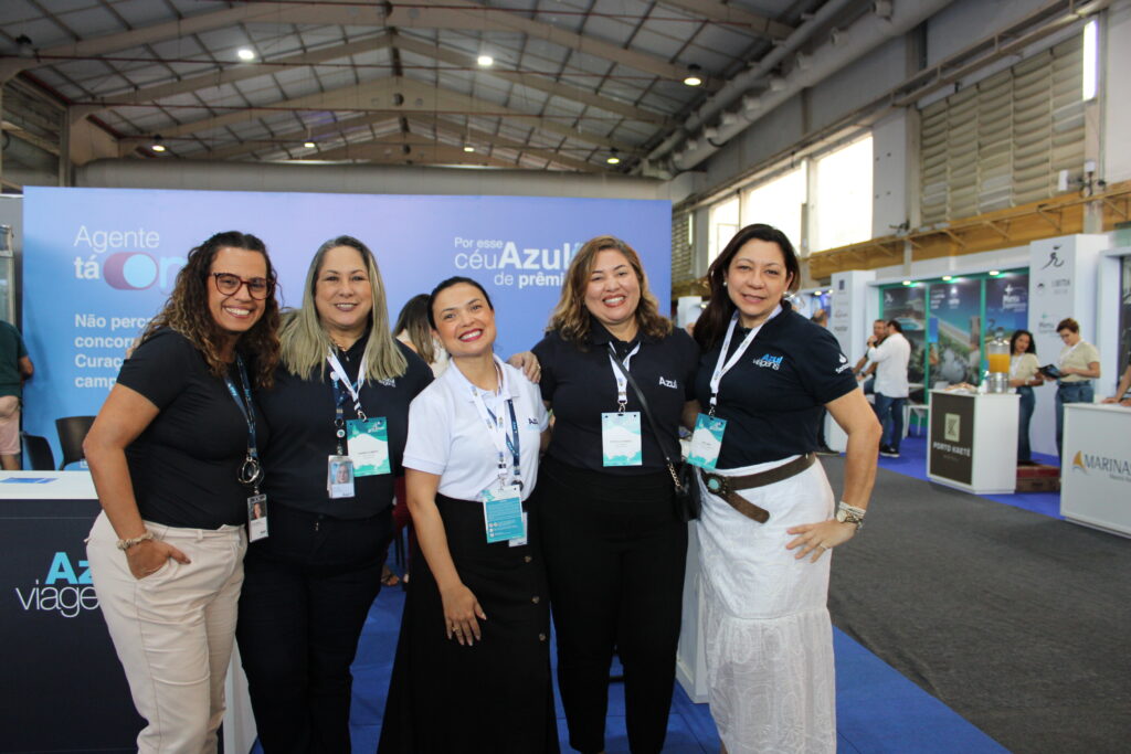 Equipe da Azul Viagens, durante Festur Alagoas