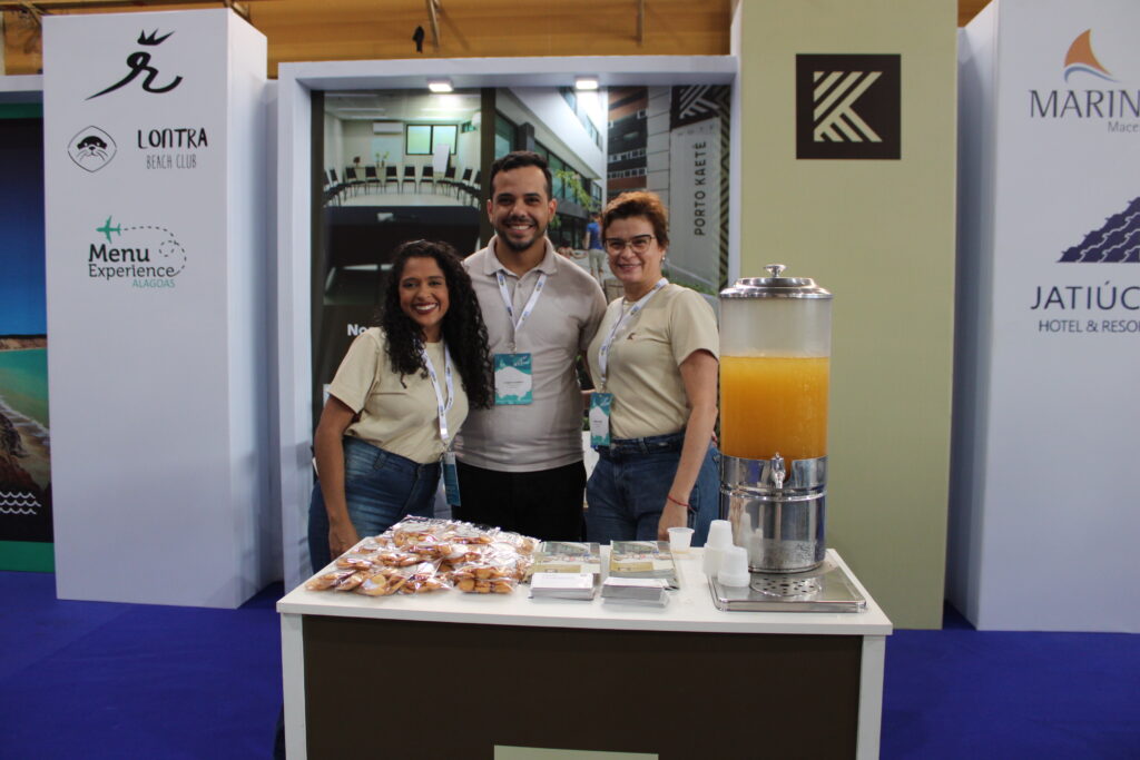 Andreza Mota, Roberto Campos e Karina Almeida, da Porto Kaete Hotel
