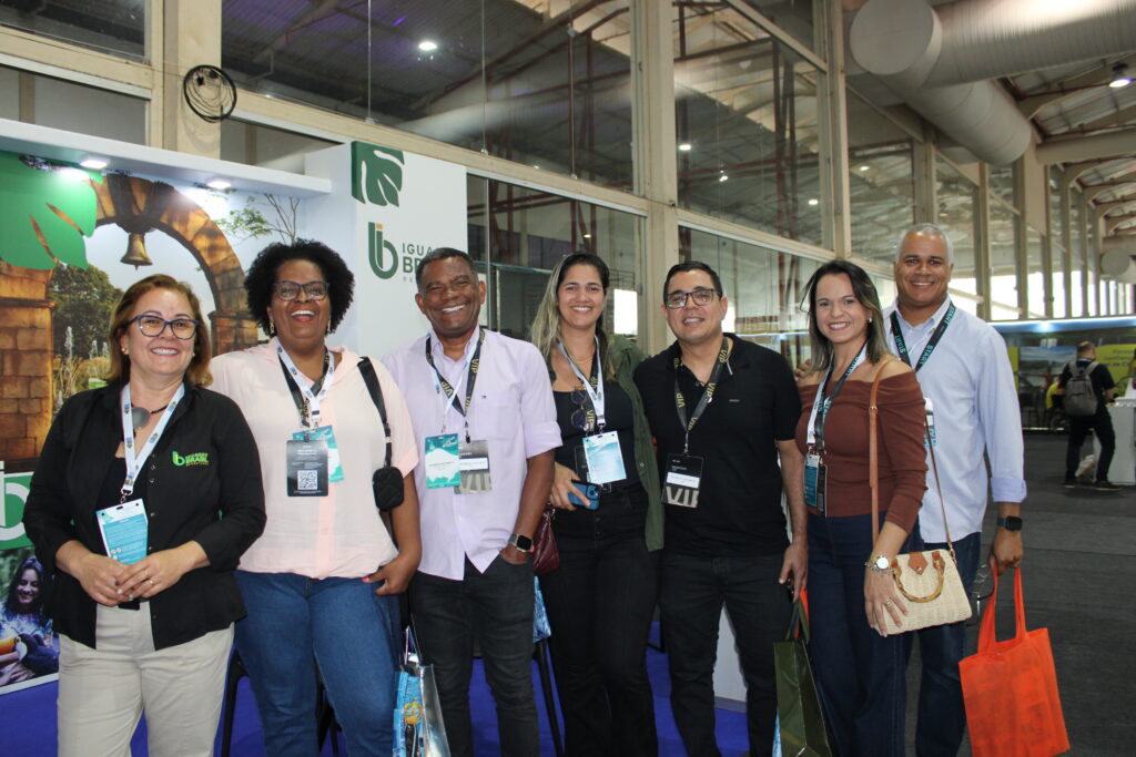 Santina Oliveira. da Iguassu Brasil, Thaisa Salomão e Lindemberg Nascimento, da Salomão Transtur, Christiane e Leonardo, da MCZ 7 Coqueiros, e Lilianne Teixeira e Romney Teixeira, da Albufeira Turismo