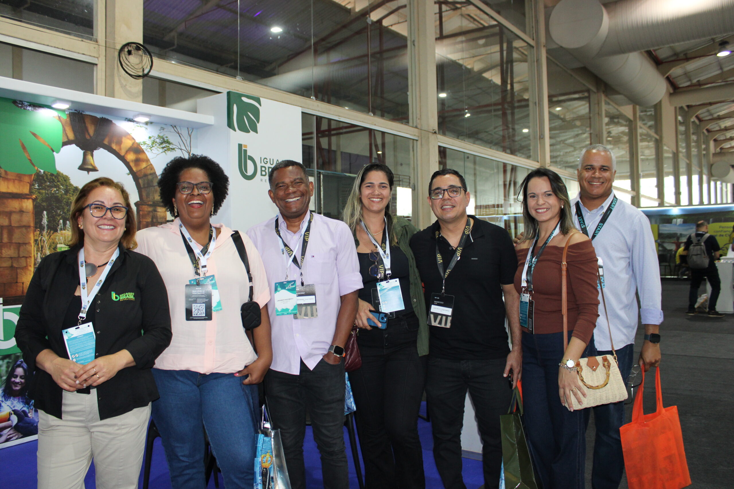 Santina Oliveira. da Iguassu Brasil, Thaisa Salomão e Lindemberg Nascimento, da Salomão Transtur, Christiane e Leonardo, da MCZ 7 Coqueiros, e Lilianne Teixeira e Romney Teixeira, da Albufeira Turismo