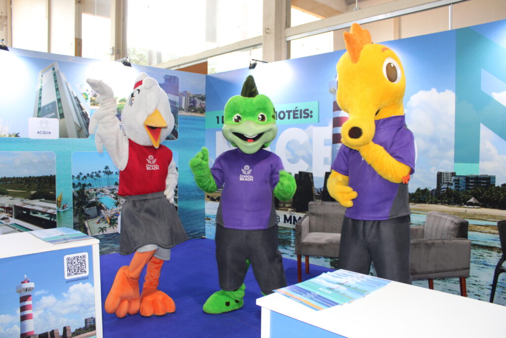 Personagens visitaram os estandes durante feira de exposição