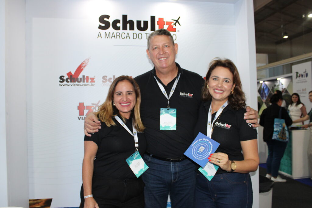 Equipe da Operadora Schultz durante feira de exposição Festur Alagoas Equipe da Operadora Schultz durante feira de exposição Festur Alagoas
