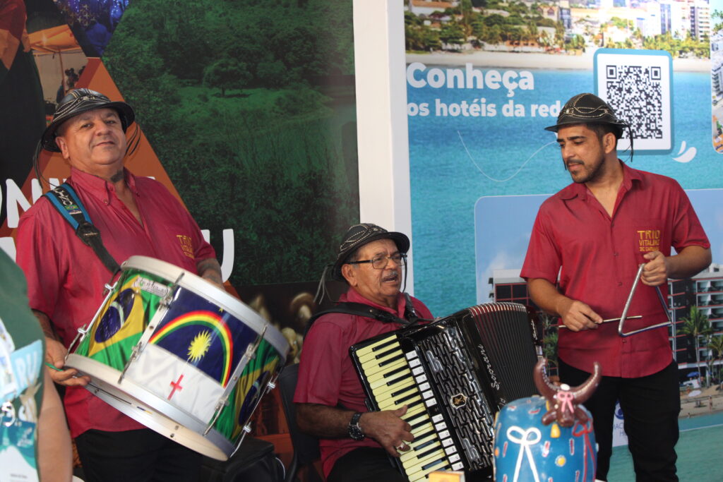 Abertura da feira contou com música tradicional nordestina Abertura da feira contou com música tradicional nordestina