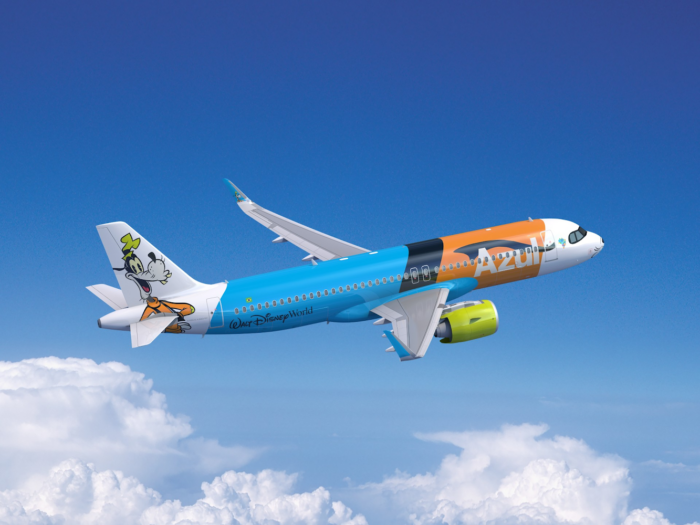 Azul ofertará mais de 7 mil assentos extras para a Flórida durante fevereiro e março 1 Companhia reforçará a conexão a partir de Campinas, no seu principal hub, com os aeroportos de Orlando e Fort Lauderdale, ambos no estado da Flórida, nos Estados Unidos (Divulgação/Azul)