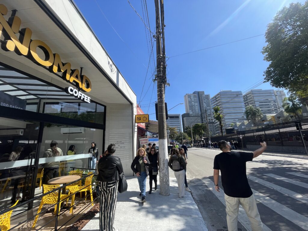 O empreendimento está localizado na frente do Consulado americano, na Rua Henri Dunant, 583 - Chácara Santo Antônia