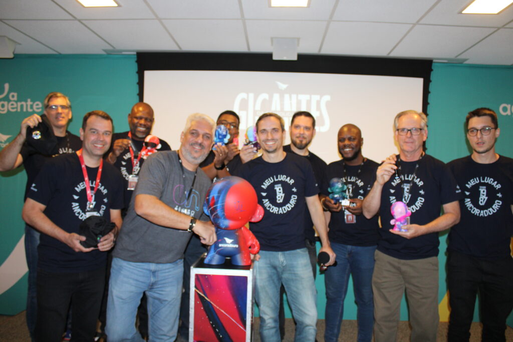 Equipe apresentou os toys já disponíveis aos agentes