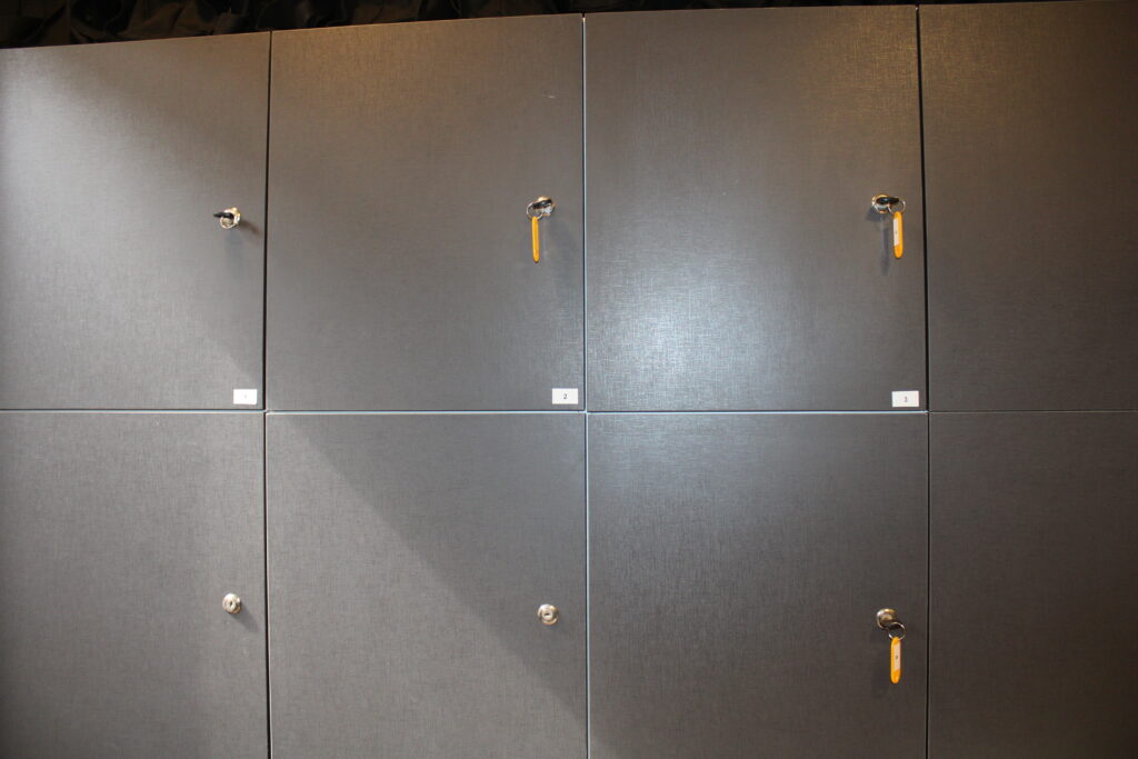 O espaço conta ainda com lockers