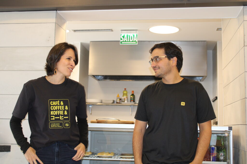 Thais Souza, diretora de Marketing e Eduardo Baer, COO da Nomad durante inauguração do espaço
