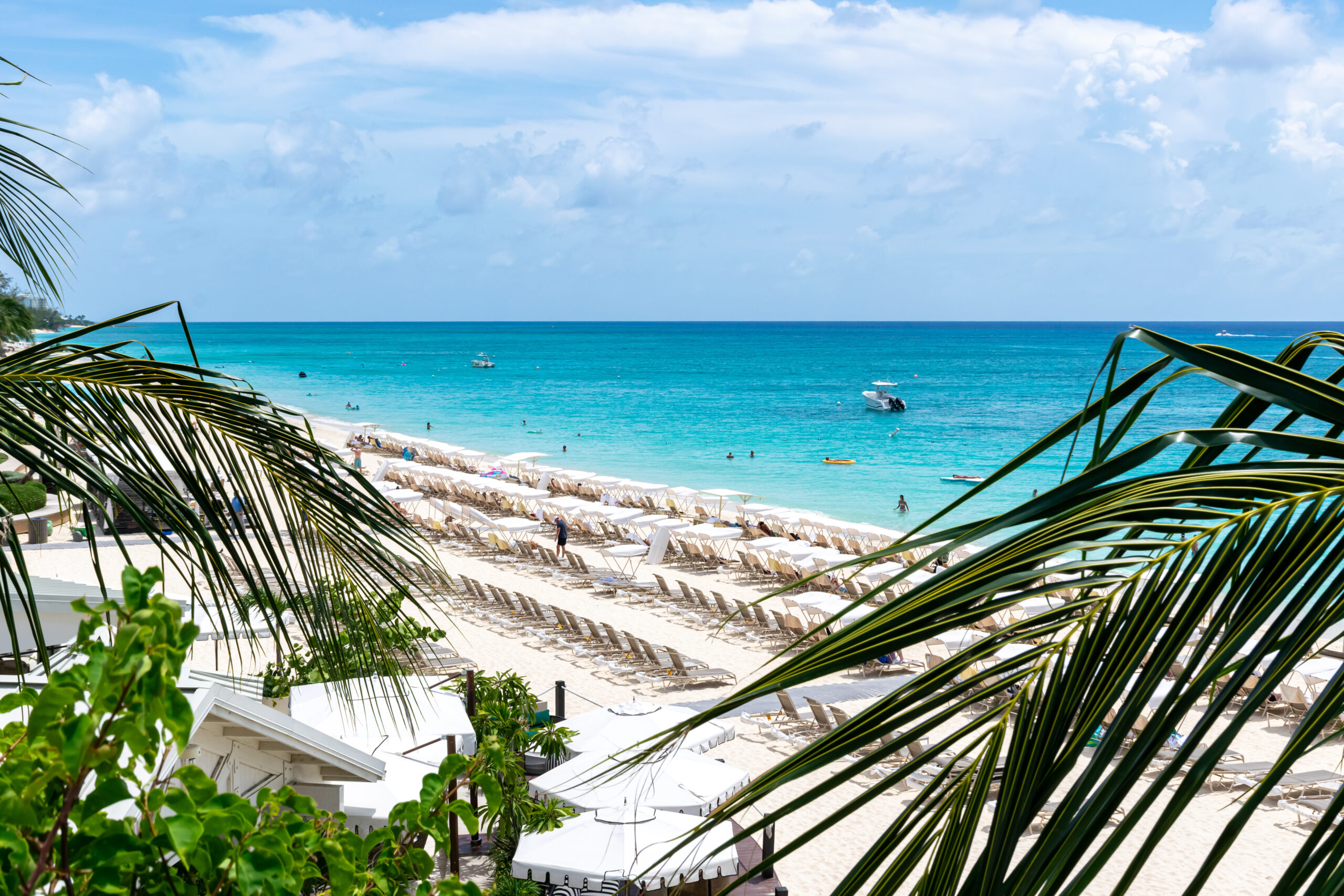 Vista para praia a partir da suíte do The Ritz-Carlton, Grand Cayman Vista para praia a partir da suíte do The Ritz-Carlton, Grand Cayman