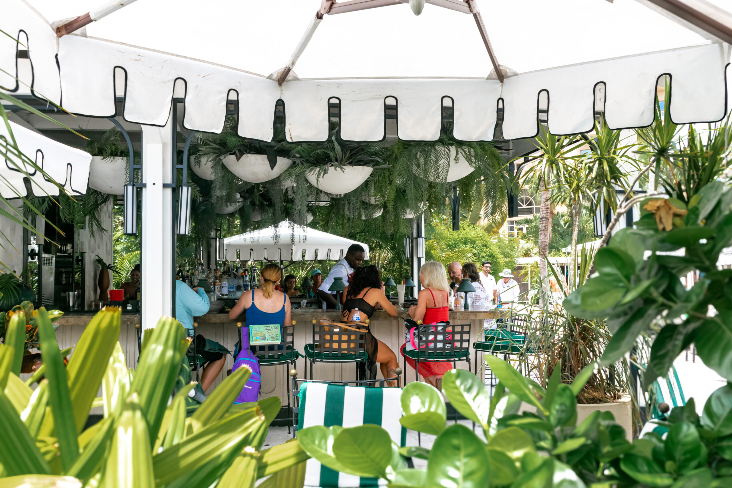 Bar e restaurante da piscina The Ritz-Carlton, Grand Cayman Bar e restaurante da piscina The Ritz-Carlton, Grand Cayman