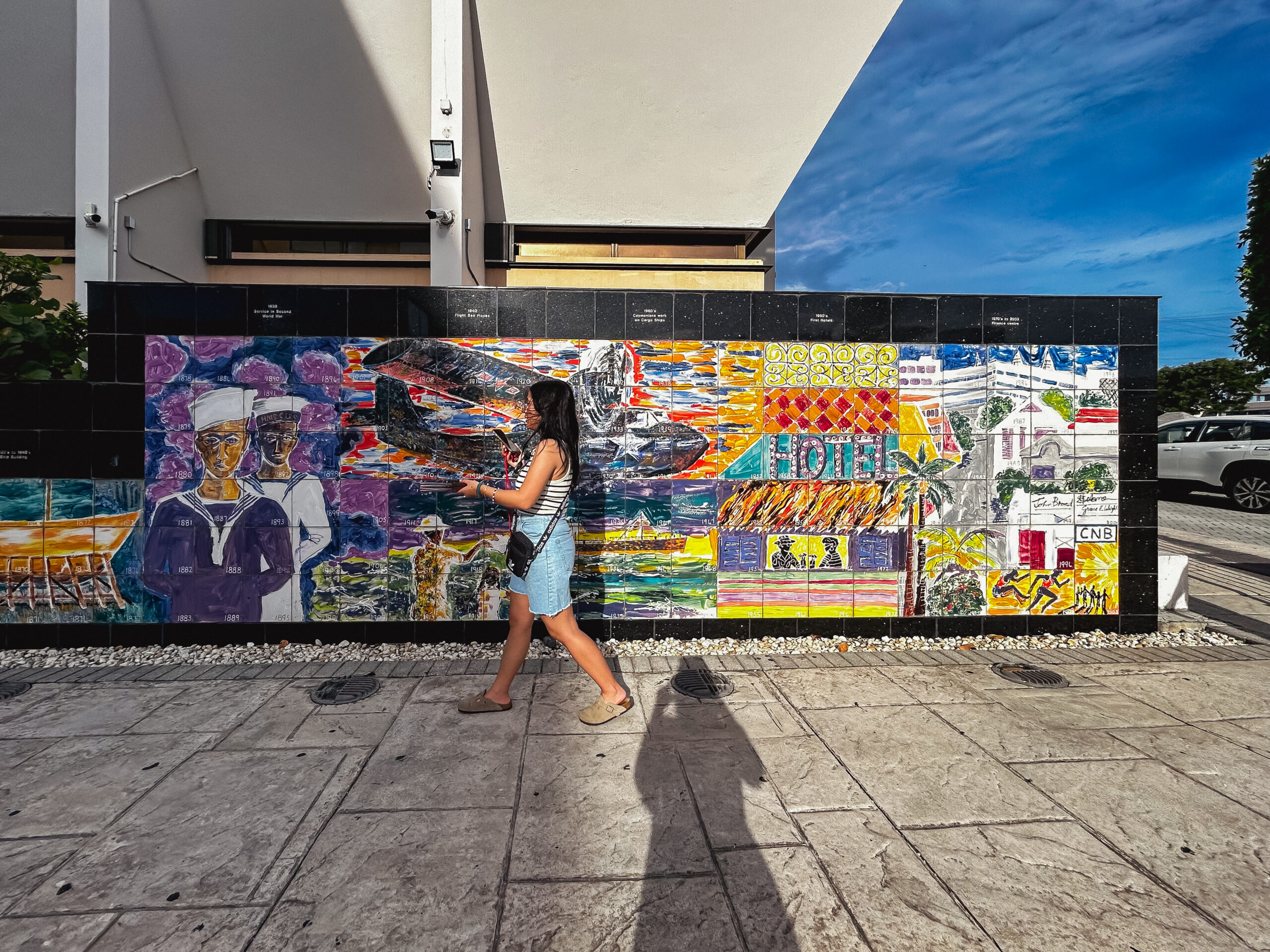Um mural artístico conta a história da civilização de Cayman Um mural artístico conta a história da civilização de Cayman
