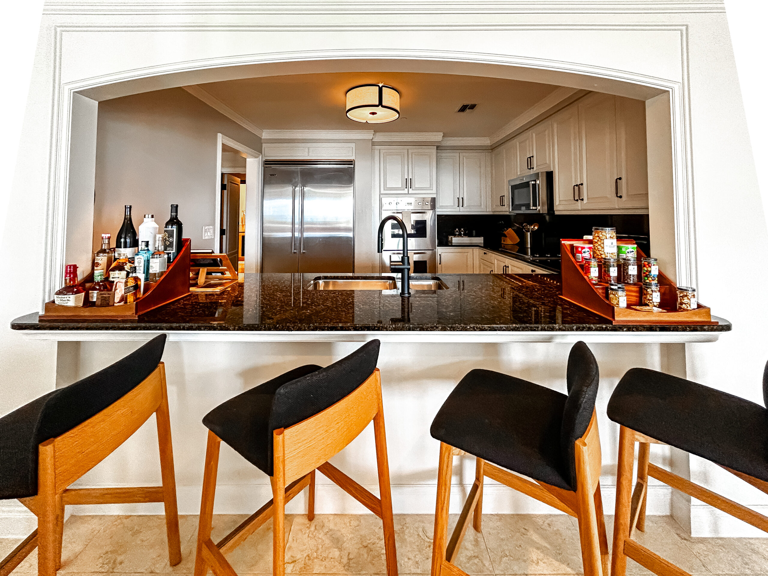 Cozinha da suíte principal do The Ritz-Carlton, Grand Cayman Cozinha da suíte principal do The Ritz-Carlton, Grand Cayman