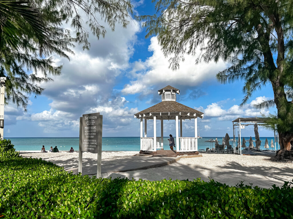 Bangalô do The Westin Grand Cayman Seven Mile Beach Resort & Spa onde casamentos são celebrados