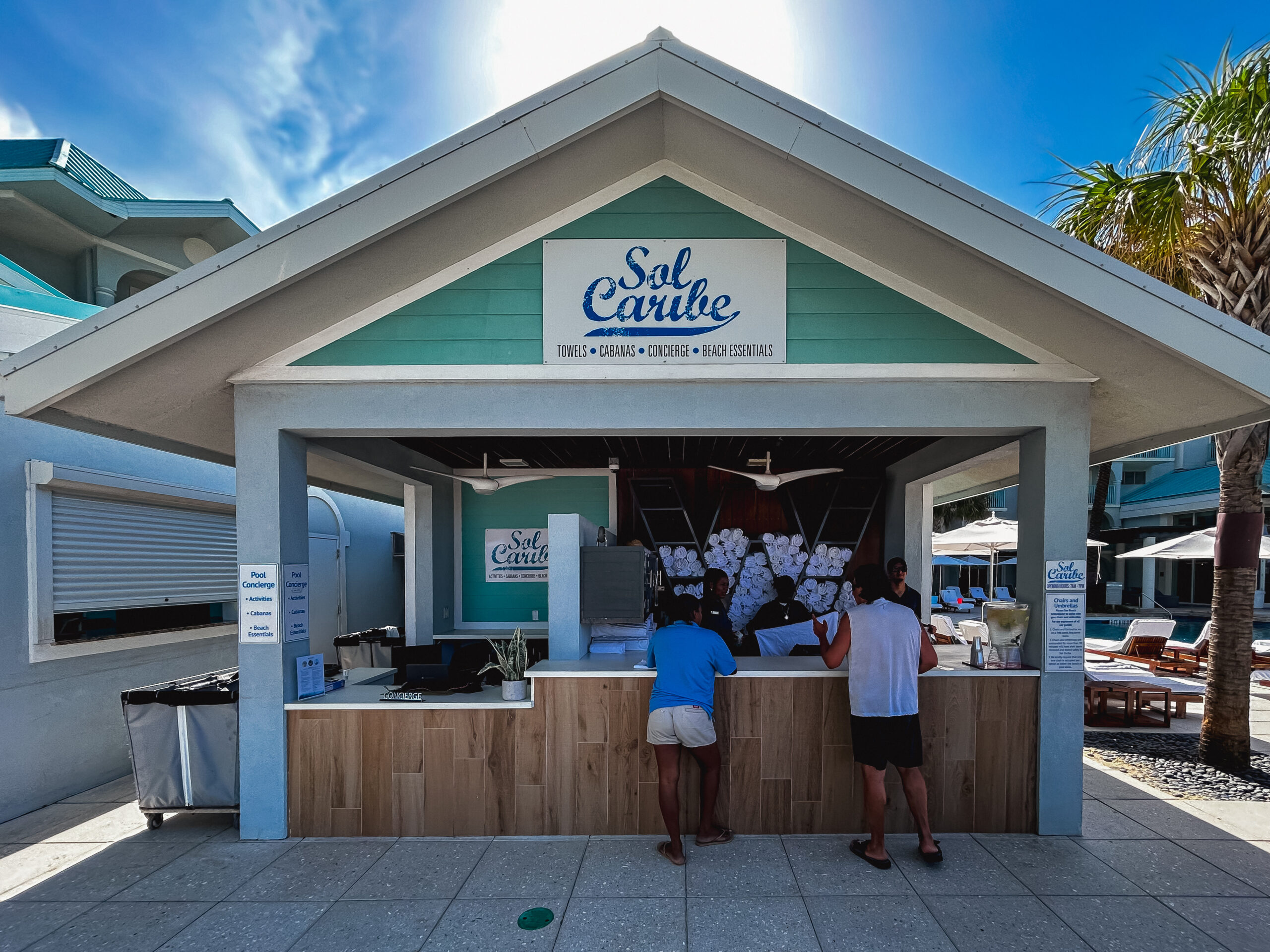 Quiosque de distribuição de toalhas The Westin Grand Cayman Seven Mile Beach Resort & Spa Quiosque de distribuição de toalhas The Westin Grand Cayman Seven Mile Beach Resort & Spa