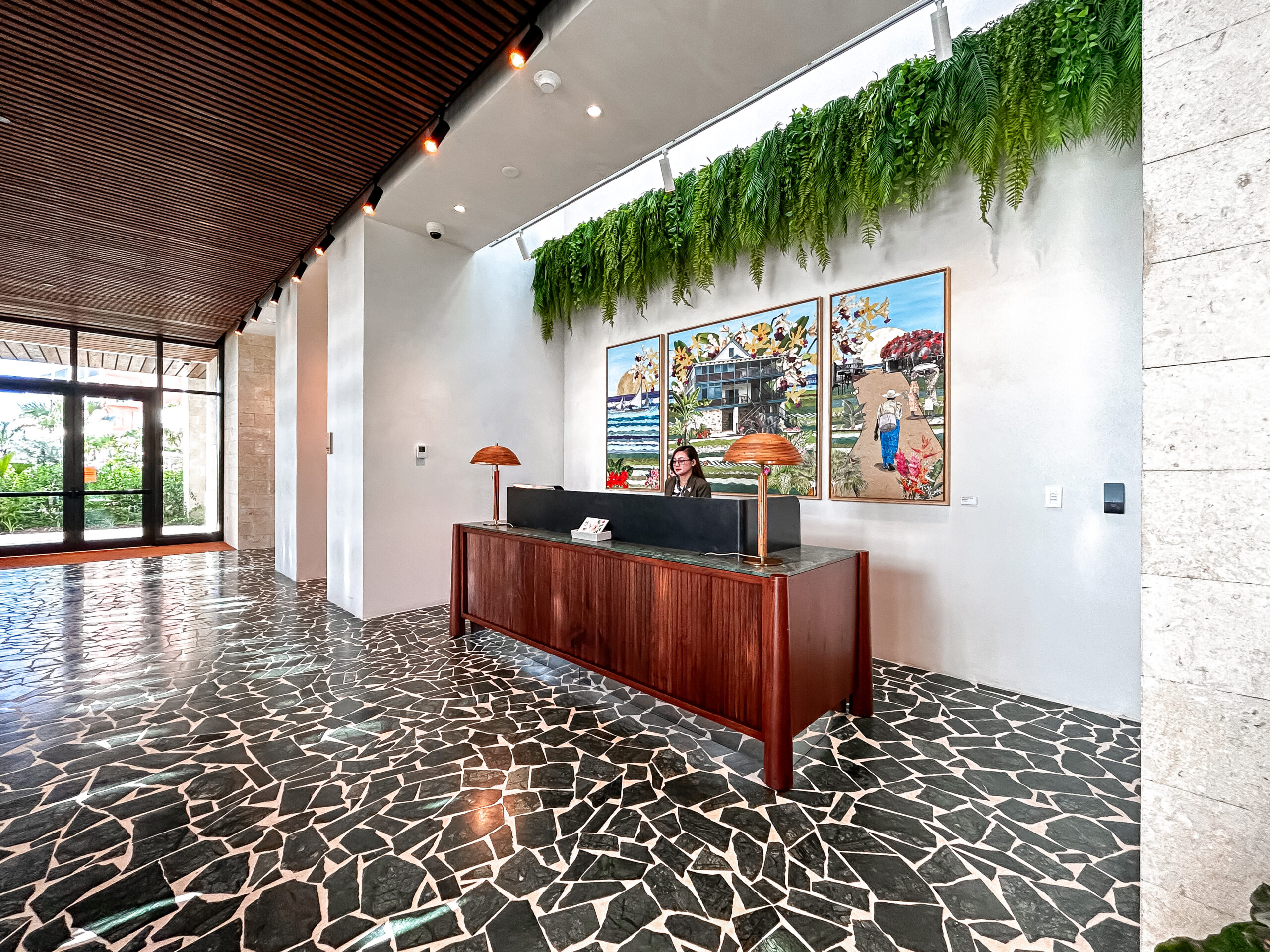 Lobby do hotel Indigo Grand Cayman Lobby do hotel Indigo Grand Cayman