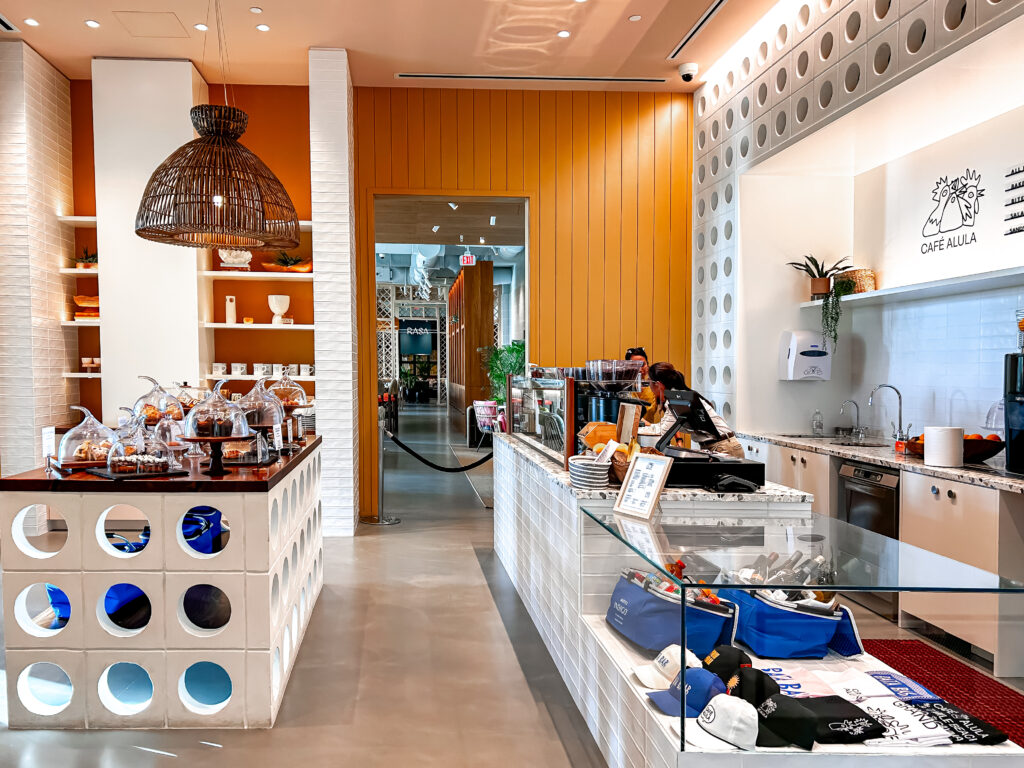Café do hotel Indigo Grand Cayman