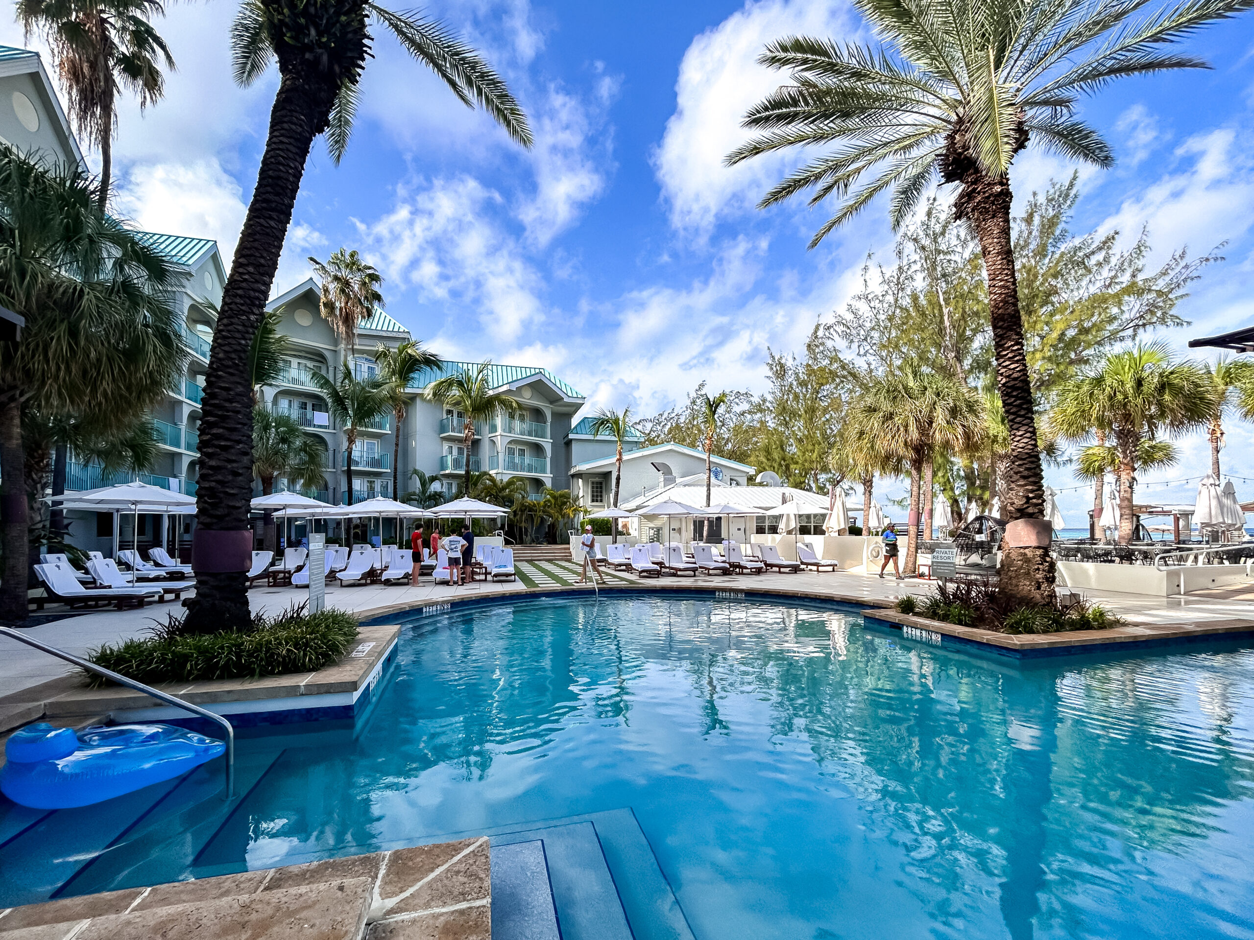 Piscina do The Westin Grand Cayman Seven Mile Beach Resort & Spa Piscina do The Westin Grand Cayman Seven Mile Beach Resort & Spa