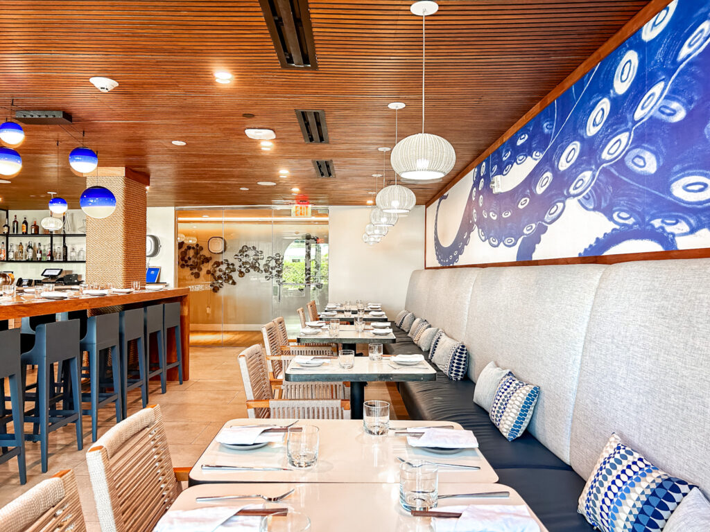 Interior do restaurante Wojo