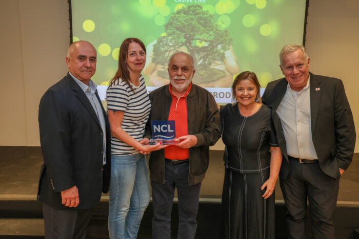 Ilya Hirsch e Juliana Arias da Qualitours, com João Gonçalves, Estela Farina e André Mercanti, da NCL Ilya Hirsch e Juliana Arias da Qualitours, com João Gonçalves, Estela Farina e André Mercanti, da NCL