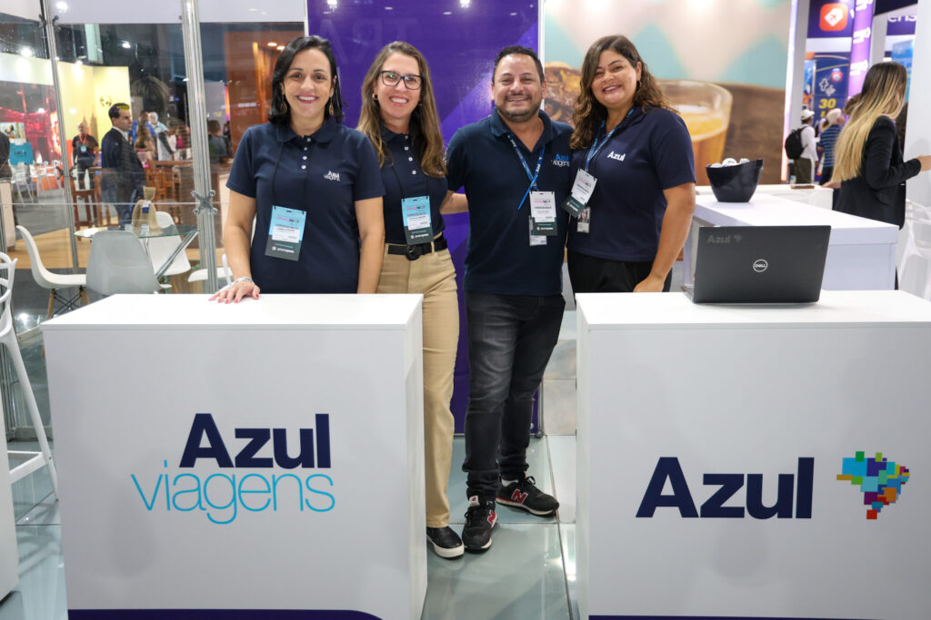 Izabella Moura, Letícia Alvarenga e Juscelino Melo, da Azul Viagens, e Juliane Medeiros, da Azul Linhas Aéreas