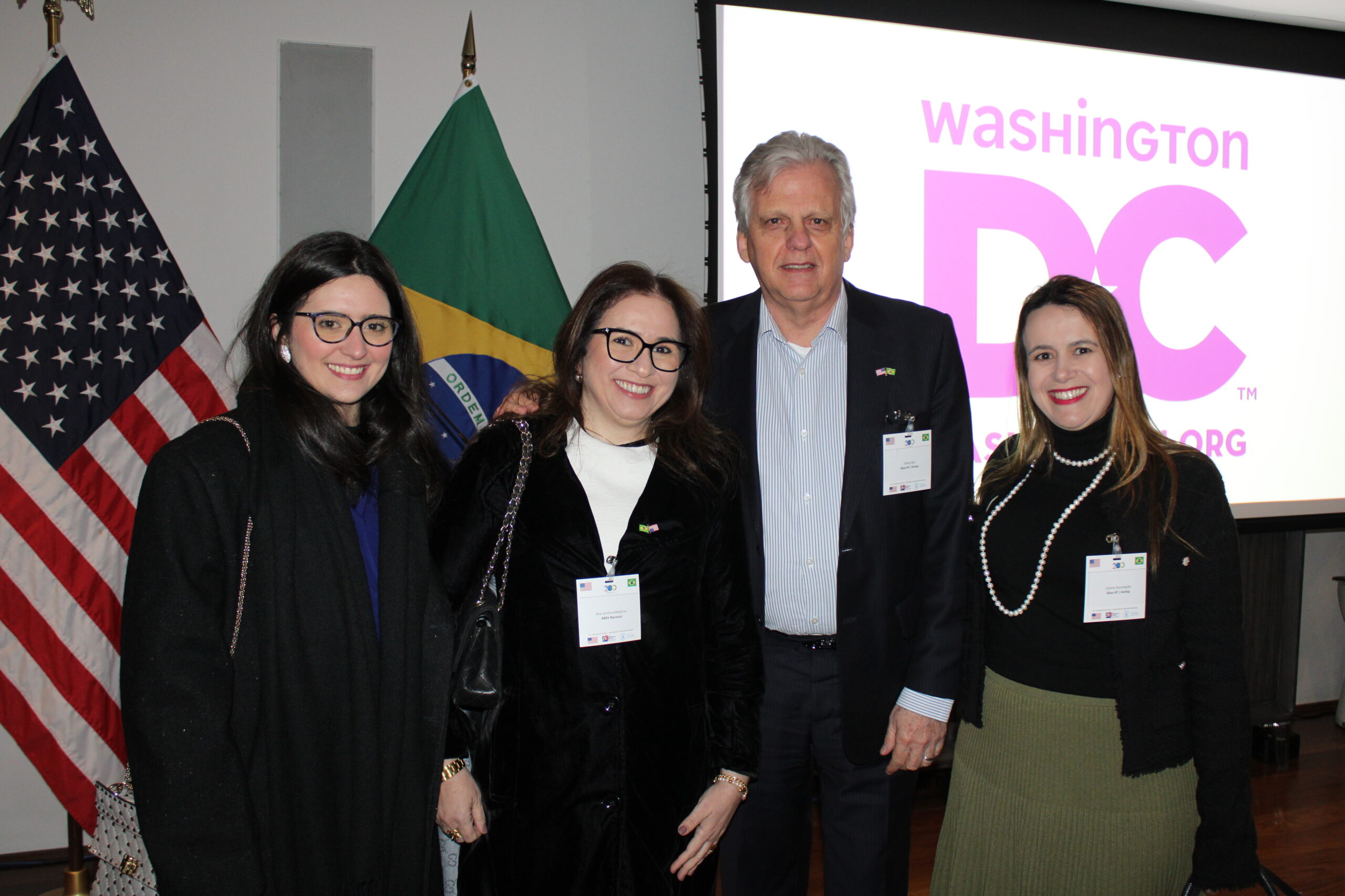Izabelle e Ana Caroline Medeiros, da Abav Nacional com Edmar Bull e Juliana Assumpção, da Abav-SP l Aviesp