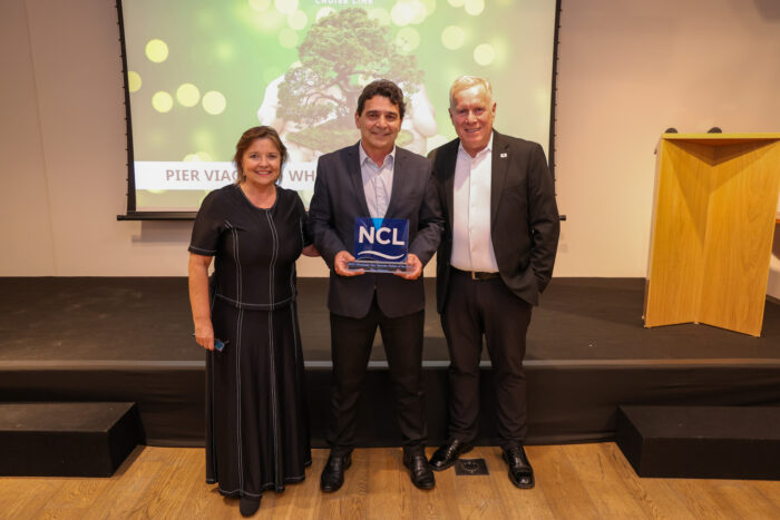 Jorge Jatoba Pier Operadora, entre Estela Farina e André Mercanti, da NCL Jorge Jatoba Pier Operadora, entre Estela Farina e André Mercanti, da NCL