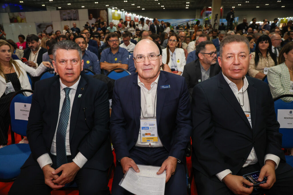 José Carlos Cirilo, diretor-Geral do Sesc, Antonio Florencio de Queiroz Junior, presidente da Fecomeecio-RJ e Alexandre Sampaio, presidente da FBHA José Carlos Cirilo, diretor-Geral do Sesc, Antonio Florencio de Queiroz Junior, presidente da Fecomeecio-RJ e Alexandre Sampaio, presidente da FBHA