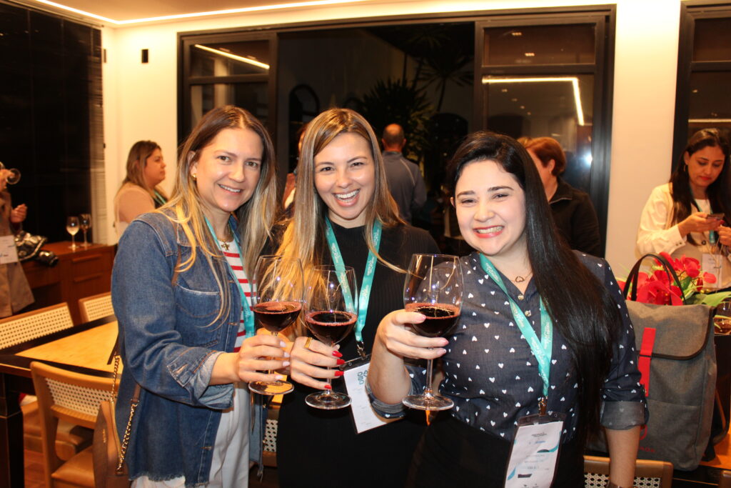 Kelly Batiston, da Batiston Viagens, Ana Paula, da Salvattori Viagens, e Ana Carolina, da RR Viagens