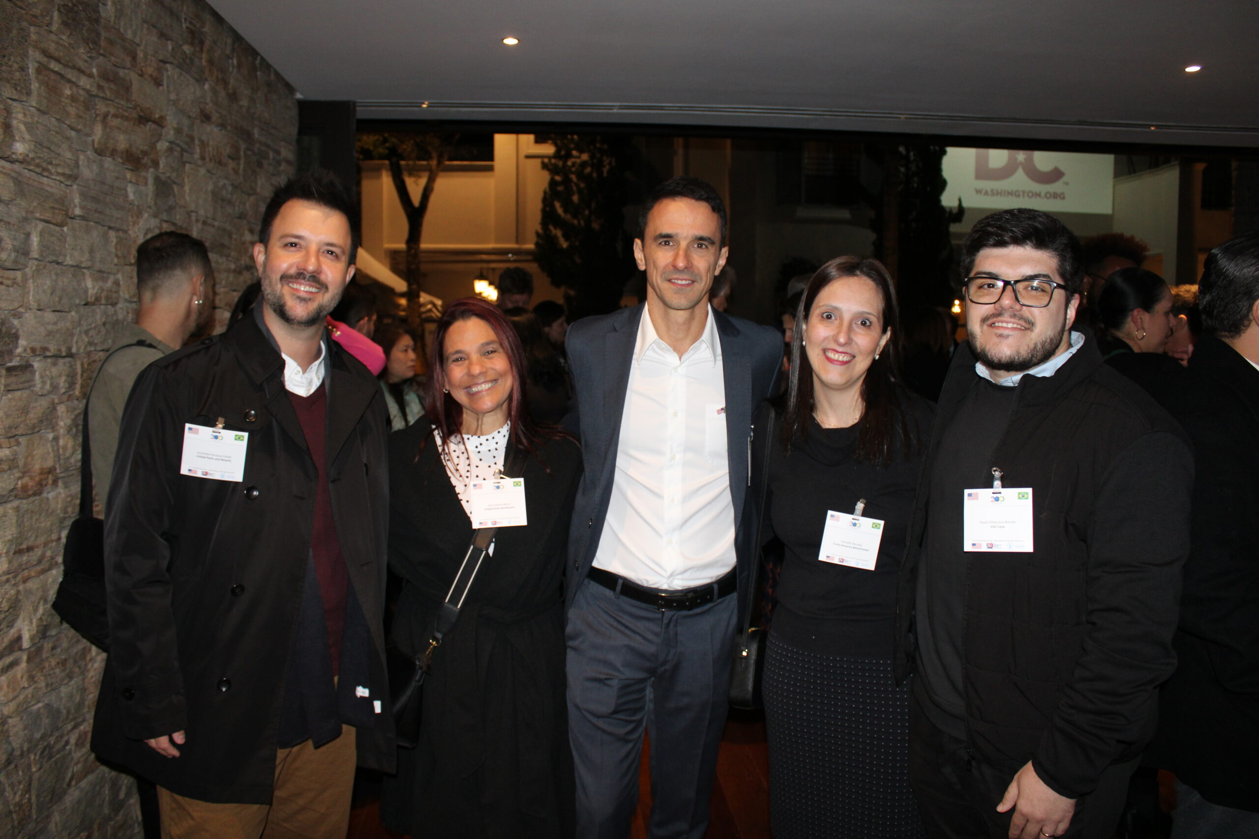 Leonardo Fortes e Ana Cristina, do United Parks, Eduardo Genekian e Danielle Morales, da Cruise America com Paulo Biondo, da CVC Corp