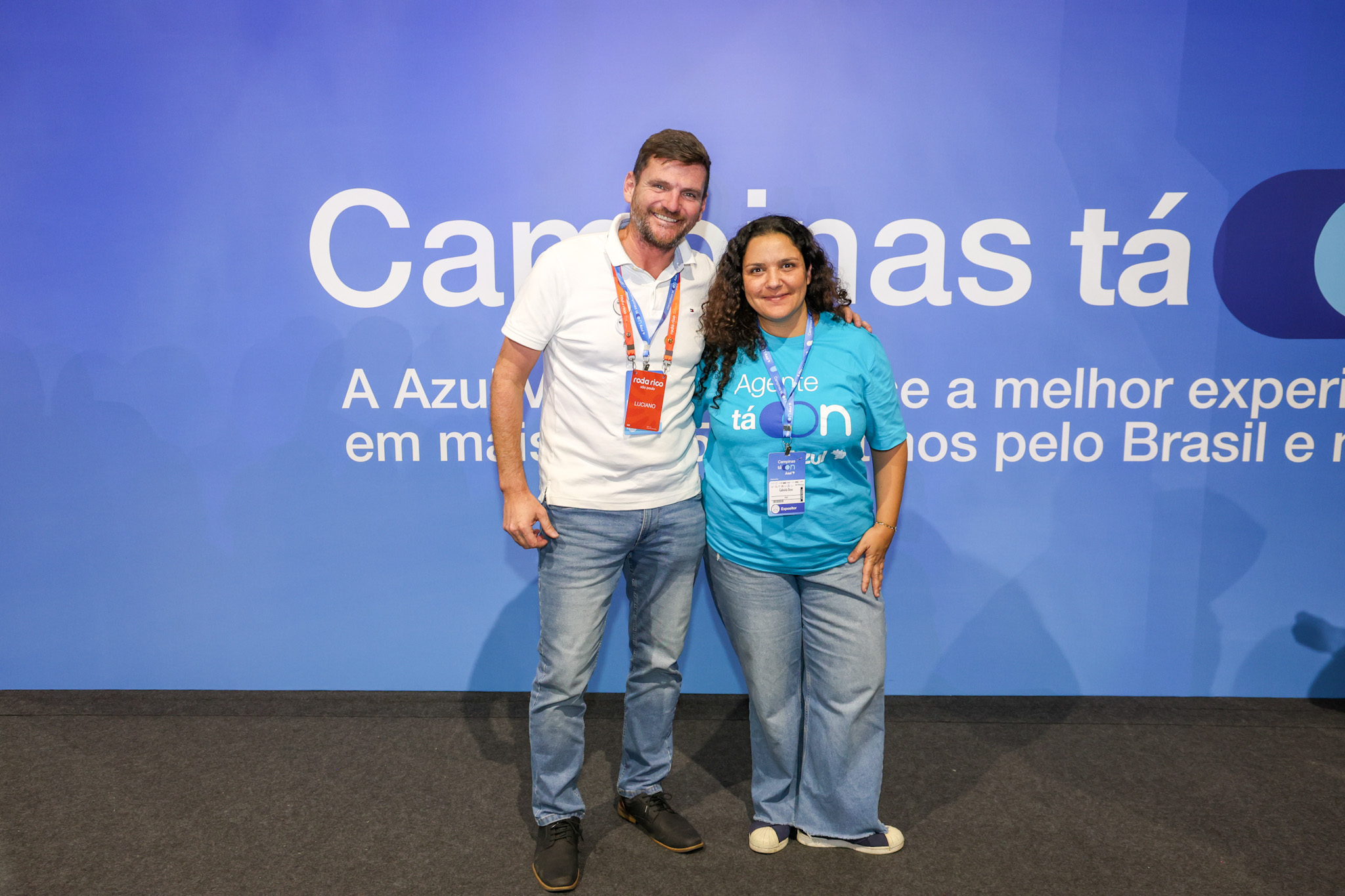 Luciano Camargo, da Roda Rico e Gabriela Doss, da Azul Viagens Luciano Camargo, da Roda Rico e Gabriela Doss, da Azul Viagens
