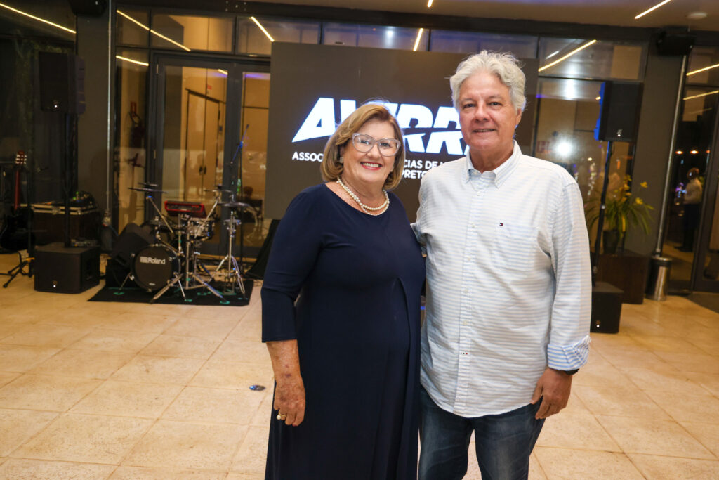Márcia Marigueti, da Avirrp e Márcio Santiago, Presidente na Instituto Brasil Convention & Visitors