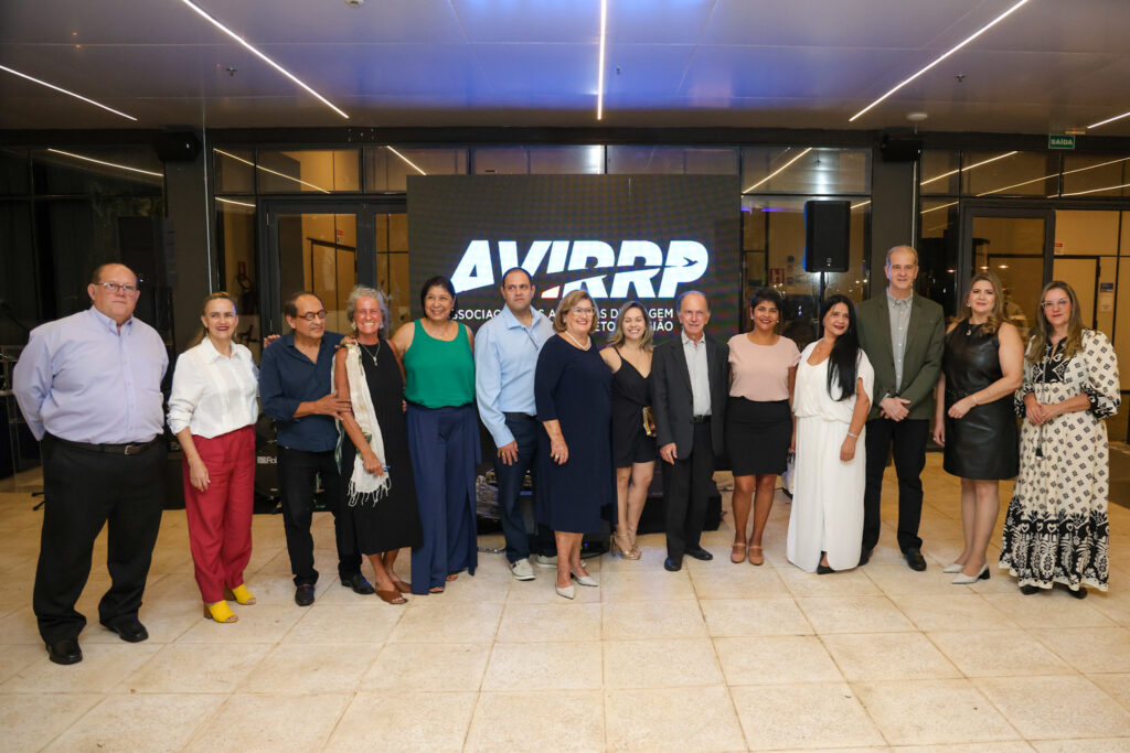 Mari Masgrau, do M&E com diretoria da Avirrp